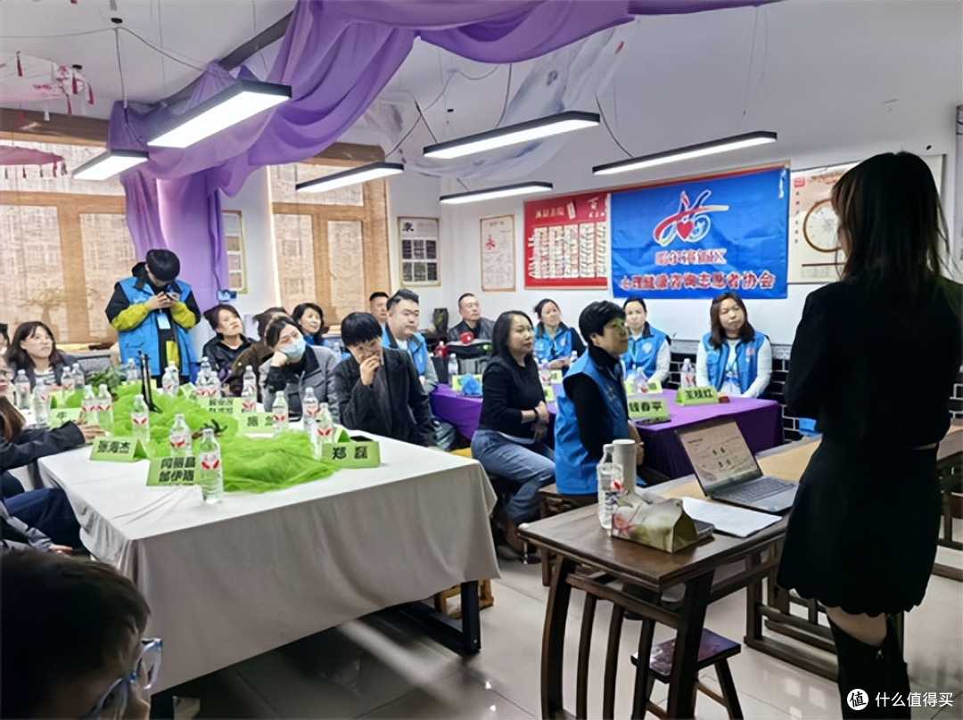 哈尔滨:公益筑心爱满新区 暖心沙龙助力家长做情绪主人