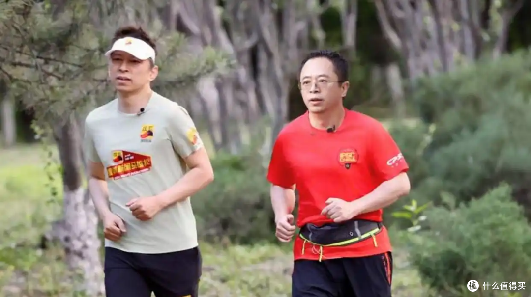 张朝阳办马拉松,62岁竟比所有参赛者状态都好,领跑全场不费力