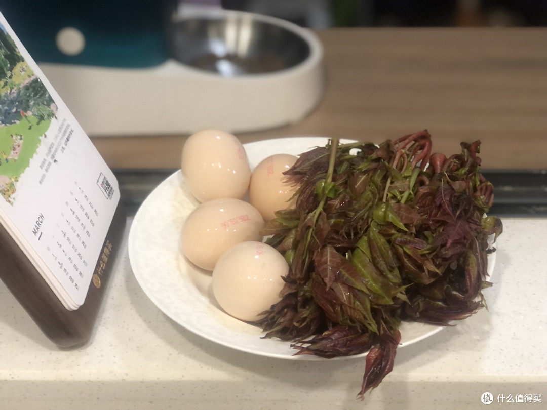 抓住春天的尾巴|香椿煎蛋、菠菜猪肝汤,加一杯龙井青团,完美!