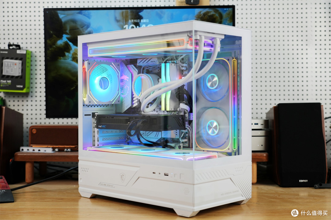 纯白海景房+无立柱全景!微星MAG PANO M110L WHITE迫击炮全有