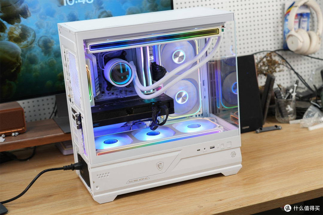 纯白海景房+无立柱全景!微星MAG PANO M110L WHITE迫击炮全有