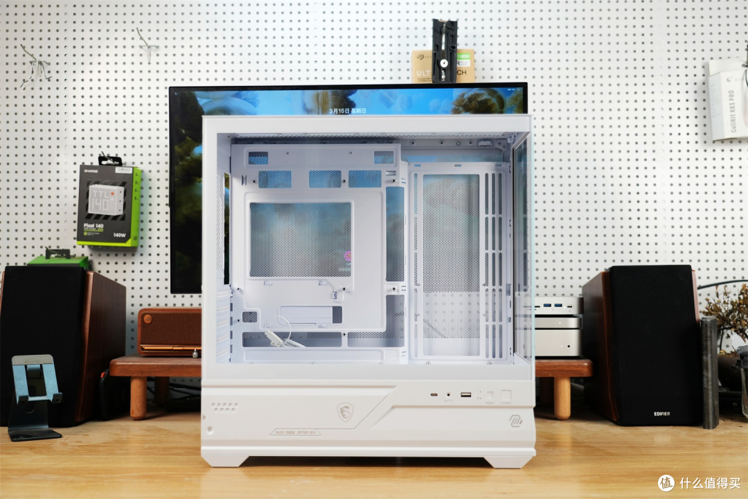 纯白海景房+无立柱全景!微星MAG PANO M110L WHITE迫击炮全有