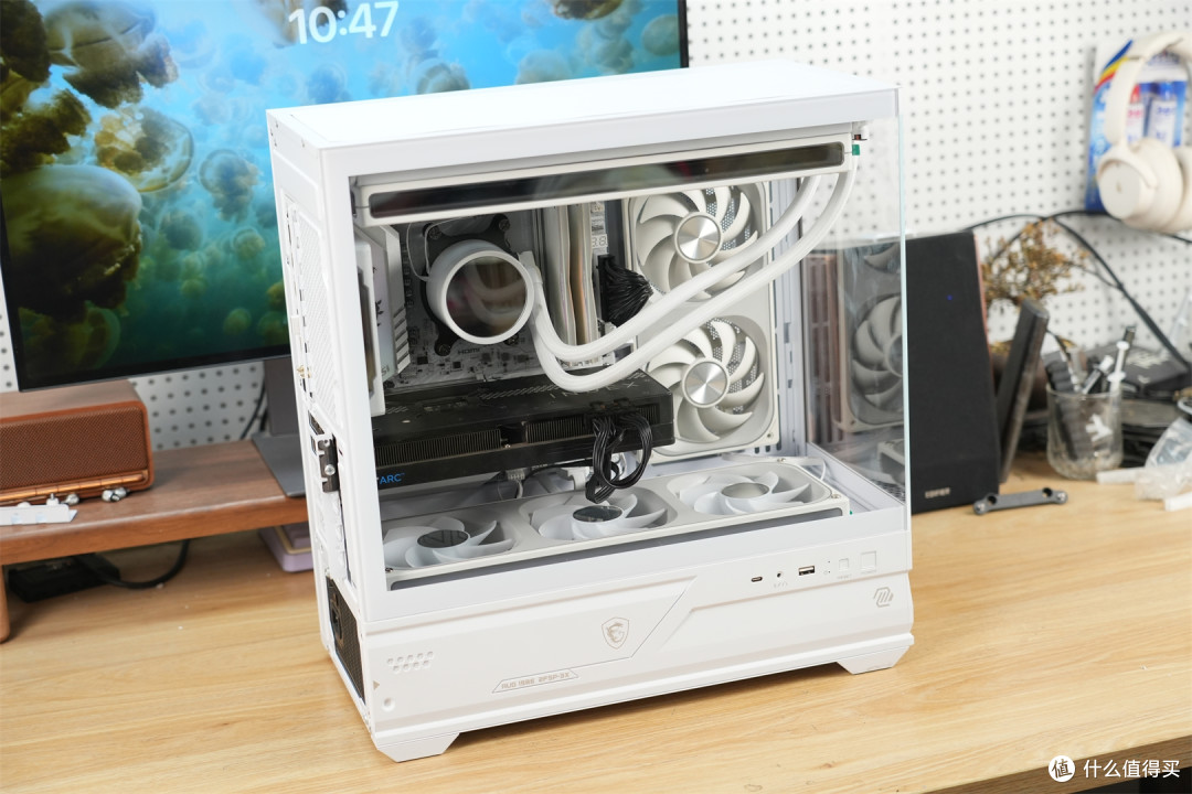 纯白海景房+无立柱全景!微星MAG PANO M110L WHITE迫击炮全有