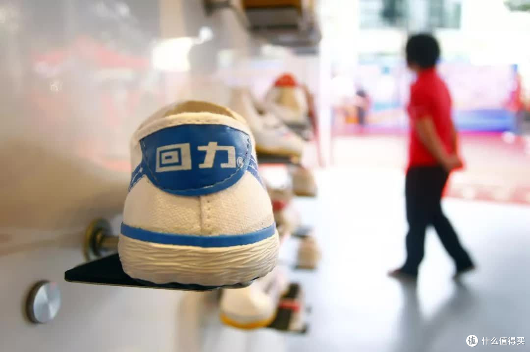 曾经红极一时,如今跌落神坛的国产运动鞋品牌,看看谁还在跟风?
