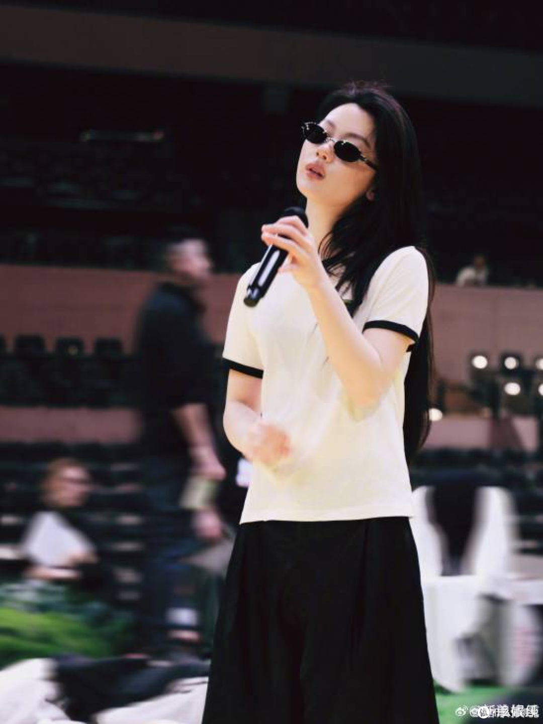 单依纯演唱会硬刚侵权李荣浩,被追责后连夜道歉,愿全额赔偿!