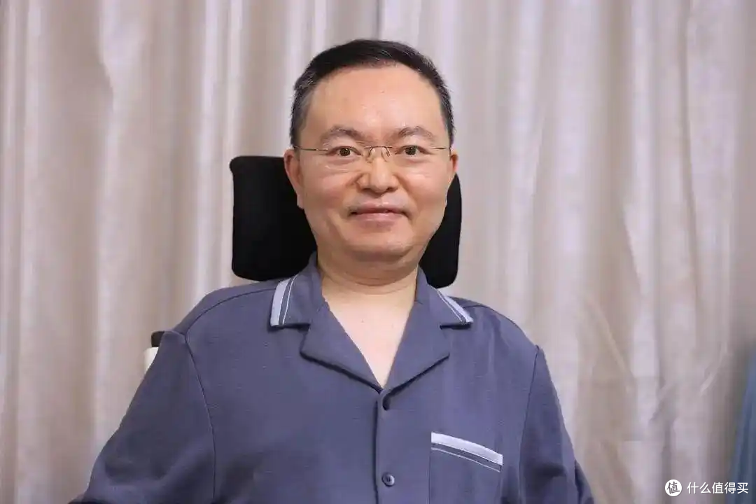 蔡磊深夜致歉妻子,曝身体彻底恶化:四人搀扶仍无法迈步 !
