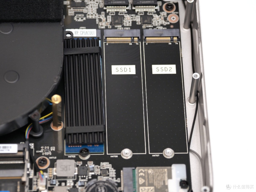 “水桶”迷你主机换芯升级：MINISFORUM铭凡 X1Pro HX470版评测