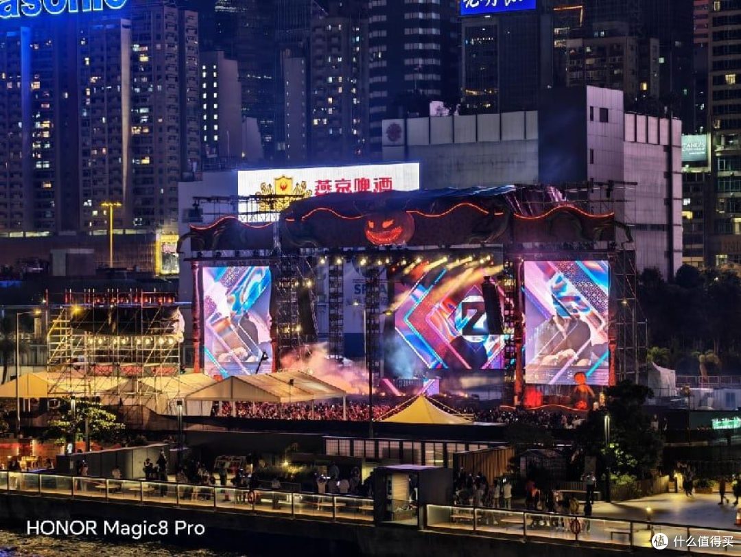 荣耀 Magic8 Pro:重构旗舰续航标准,全焦段影像越级的全能水桶机