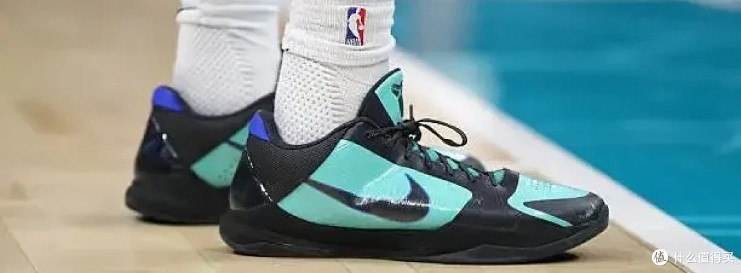 【NBA每日上脚】小杨黑丝配白鞋!哈登9穿一次损失300块?