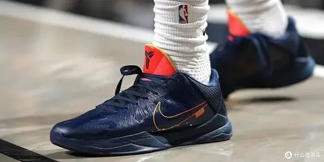 【NBA每日上脚】小杨黑丝配白鞋!哈登9穿一次损失300块?