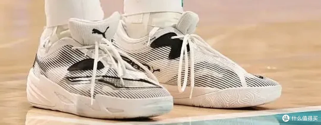 【NBA每日上脚】小杨黑丝配白鞋!哈登9穿一次损失300块?