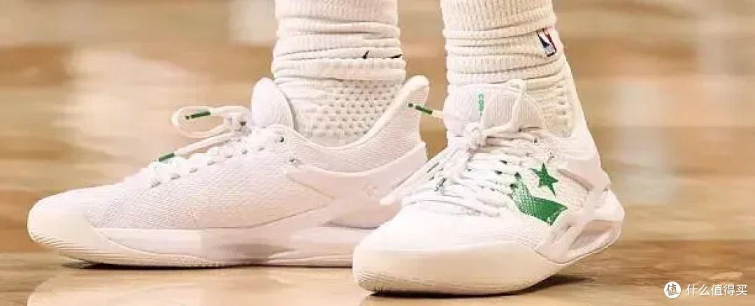 【NBA每日上脚】小杨黑丝配白鞋!哈登9穿一次损失300块?