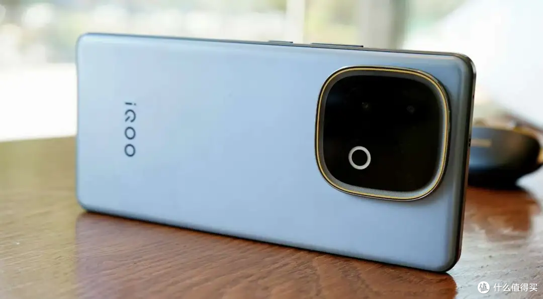 上手iQOO Z10 Turbo+之后，我说句实话：优点很突出，缺点也不少