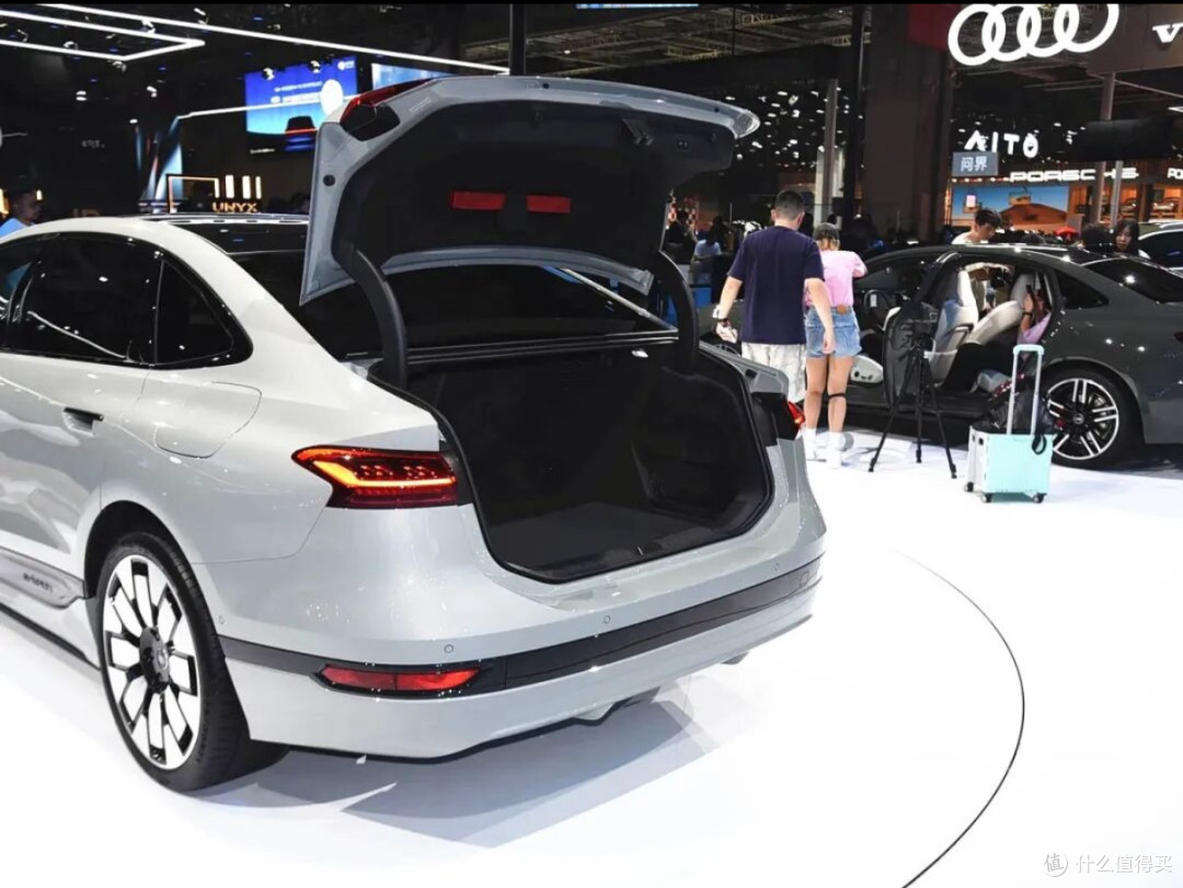 纯电奥迪A6L来了，800V+815km续航+华为，4.5s破百，预售31.3万起
