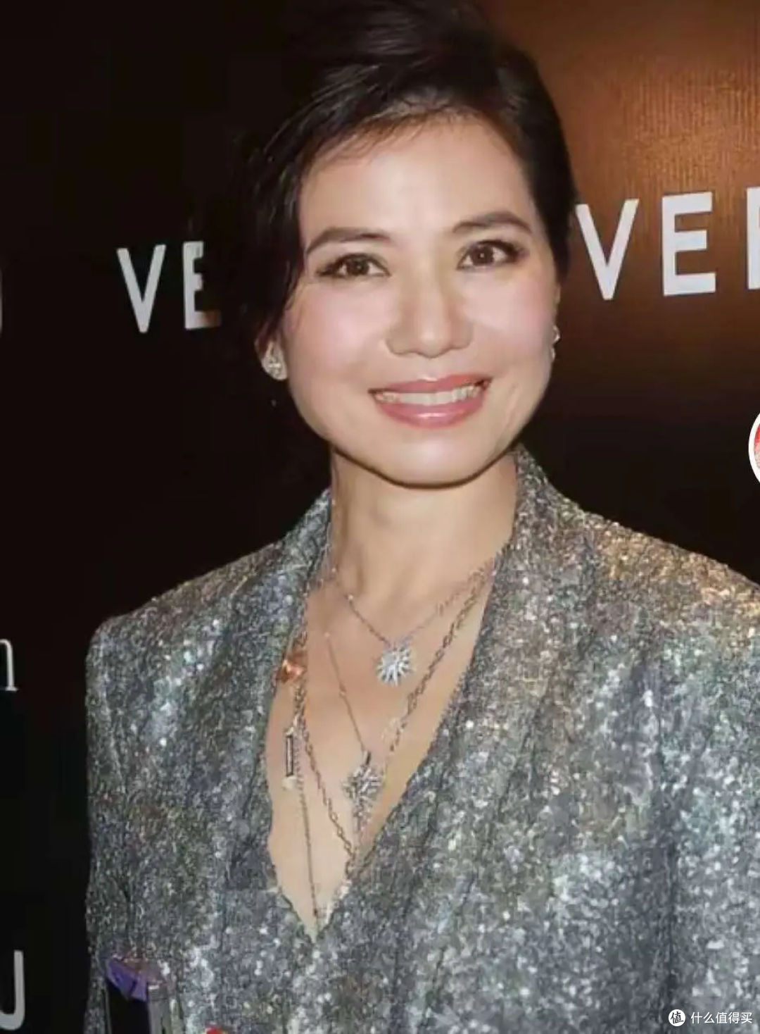 66岁钟楚红近况曝光，守寡16年拒再婚，独居生活活成教科书级模样