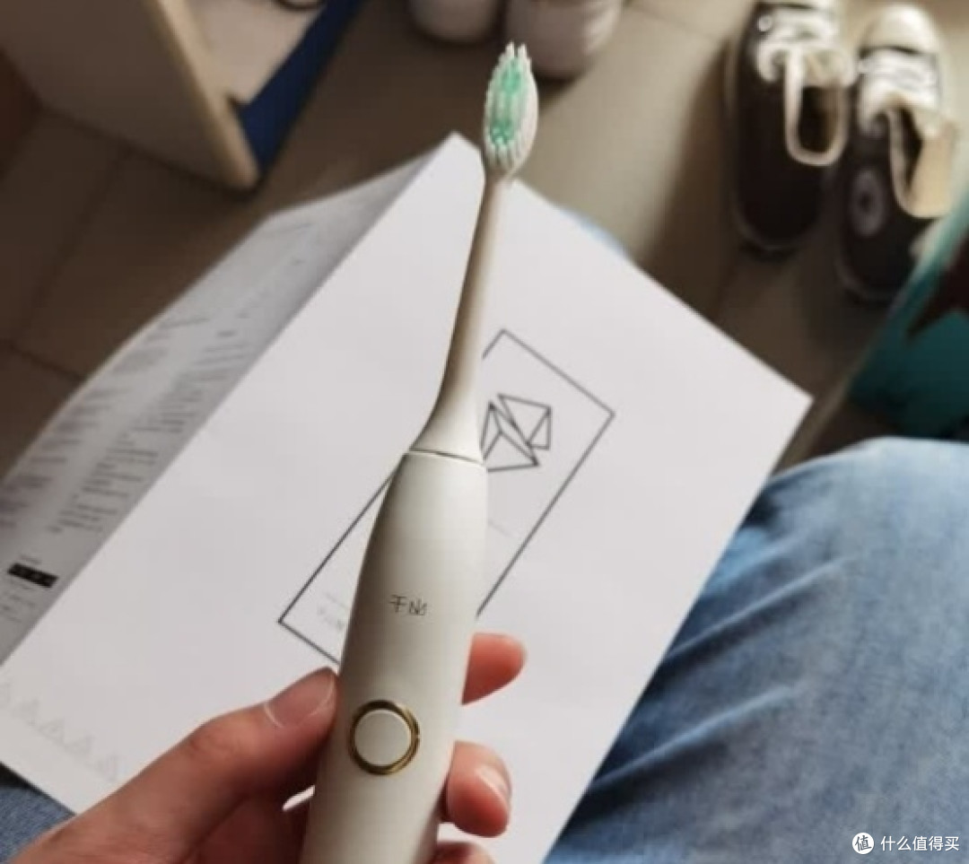 电动牙刷哪个品牌好？全家适用品牌前十名，耐用续航更省心！