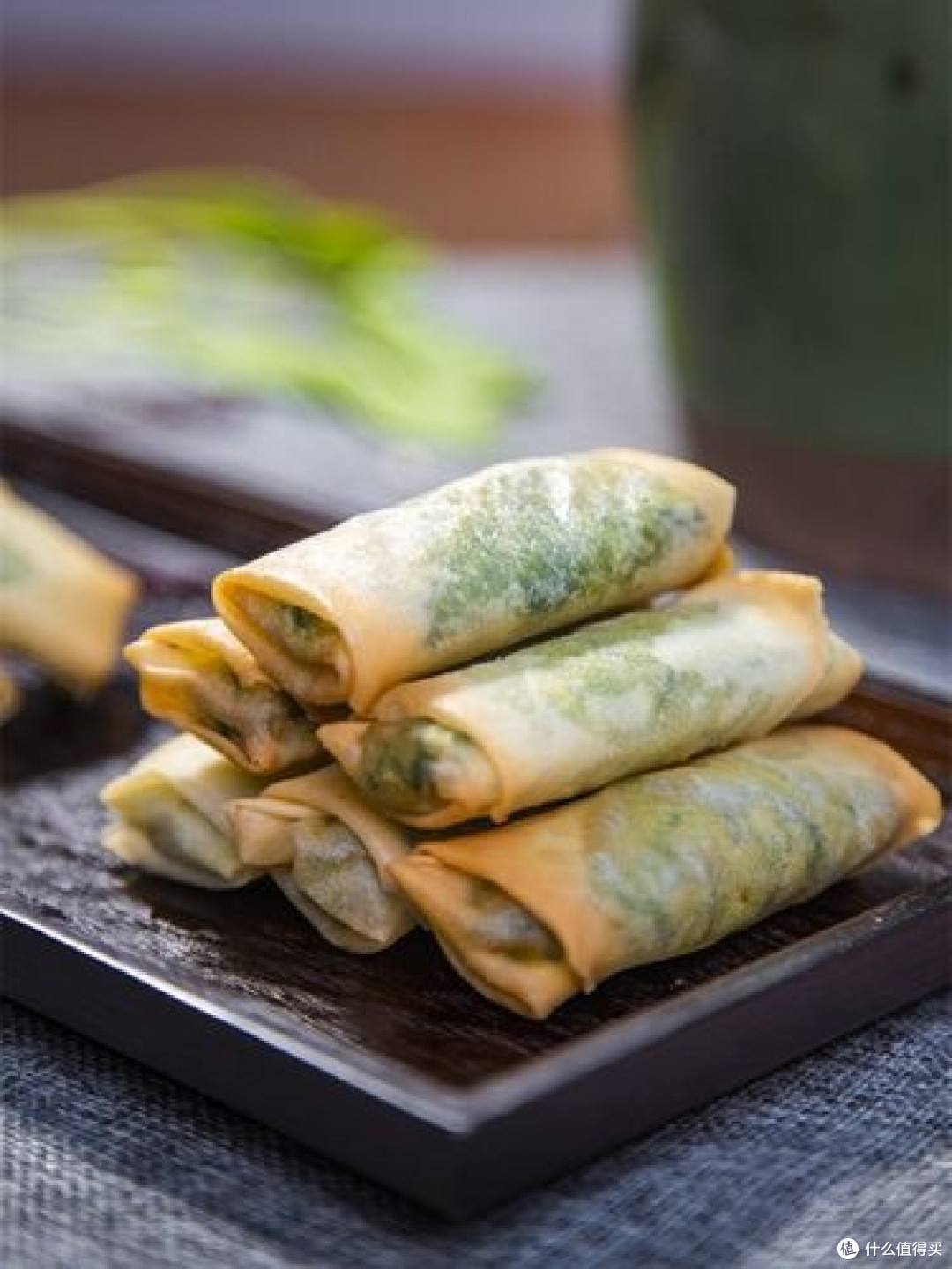 荠菜春卷：春日鲜嫩的时令美味