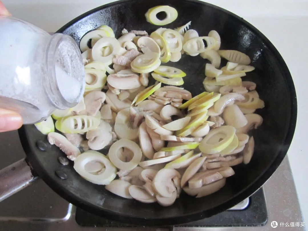 春笋口蘑炒肉片:春日双鲜