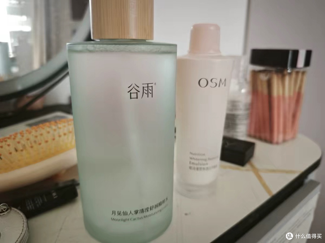 谷雨精粹水:缓解换季肌肤问题