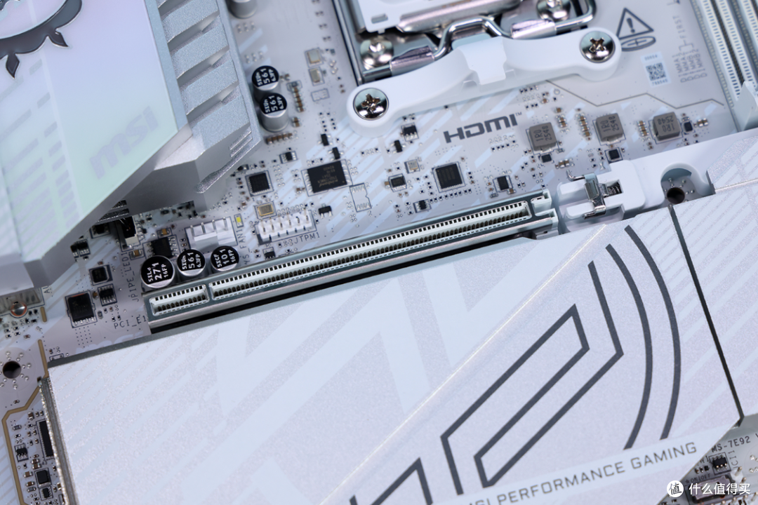 颜值+配置+性价比 真MAX，微星B850M刀锋钛搭配9850X3D实测分享