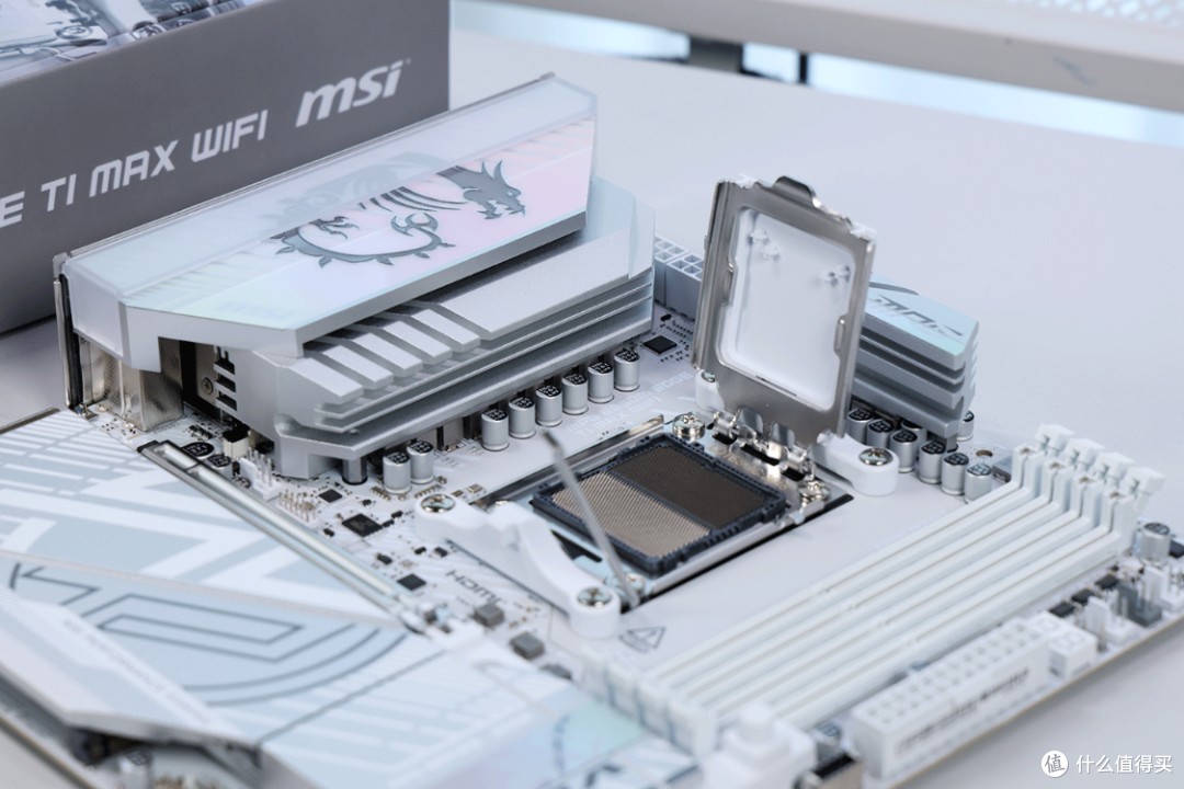 颜值+配置+性价比 真MAX，微星B850M刀锋钛搭配9850X3D实测分享