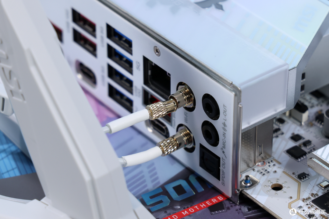 颜值+配置+性价比 真MAX，微星B850M刀锋钛搭配9850X3D实测分享
