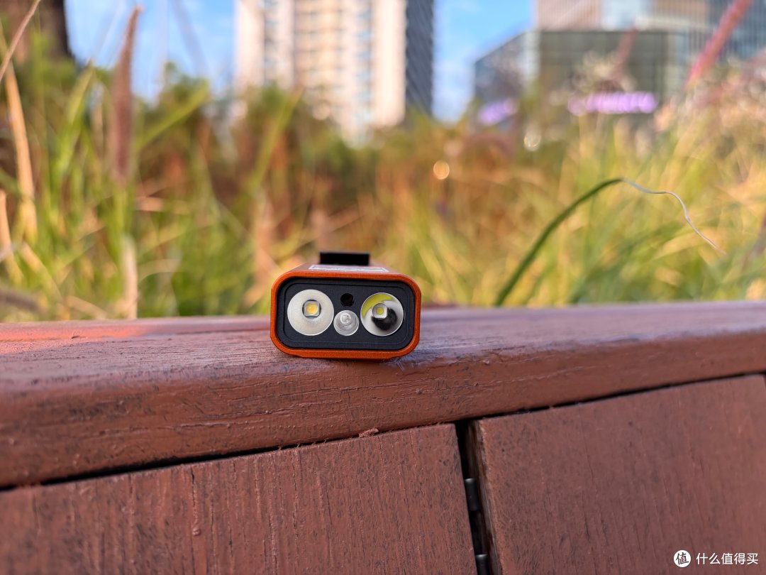 便携又好玩,Fenix E06R Pro 让你的 EDC 更出彩