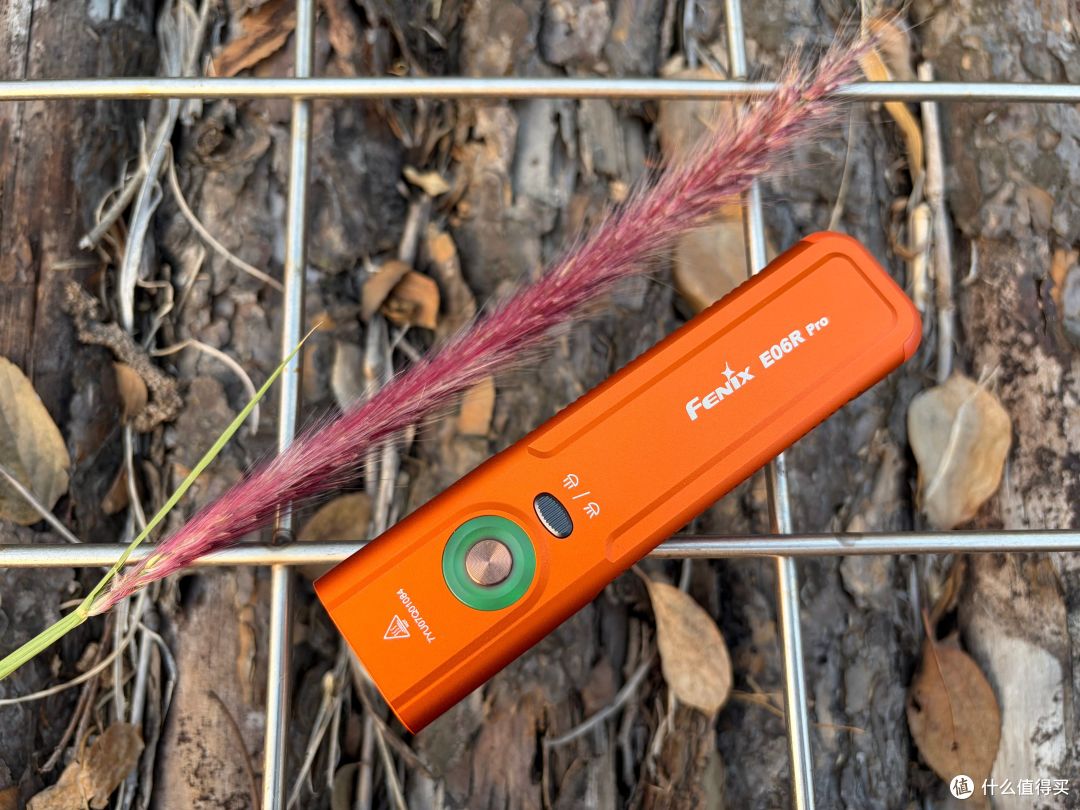 便携又好玩,Fenix E06R Pro 让你的 EDC 更出彩