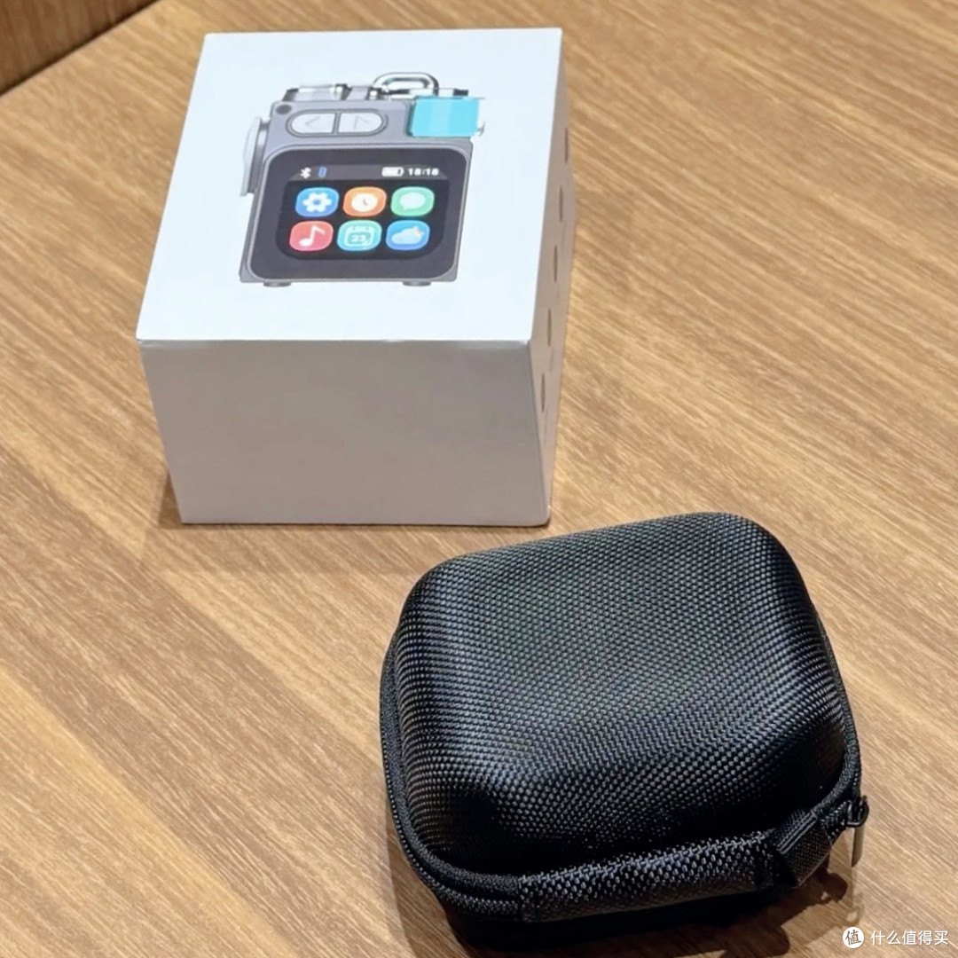 这“机械小音箱”,是把赛博酷感和实用焊一起了