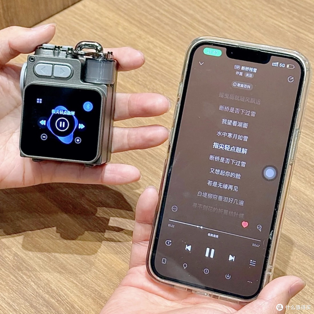 这“机械小音箱”,是把赛博酷感和实用焊一起了