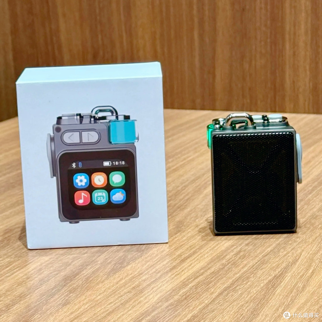 这“机械小音箱”,是把赛博酷感和实用焊一起了