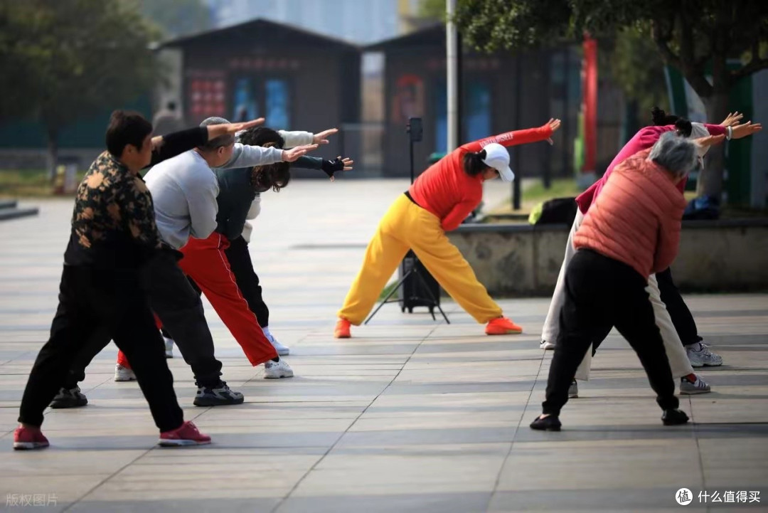 脑梗的人越来越多?医生再次强调:宁可少盐少肉,也别做这4事