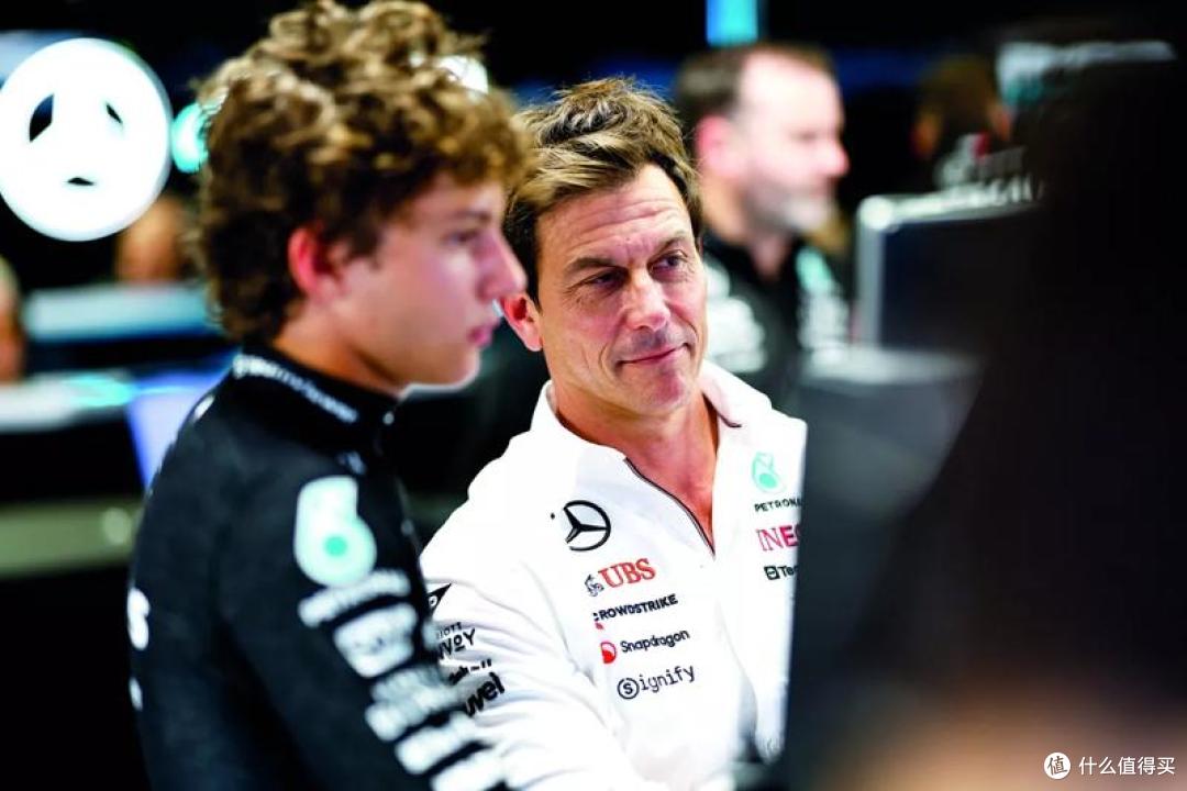F1领奖台成IWC万国表秀场 梅赛德斯携超级队友铸新王朝