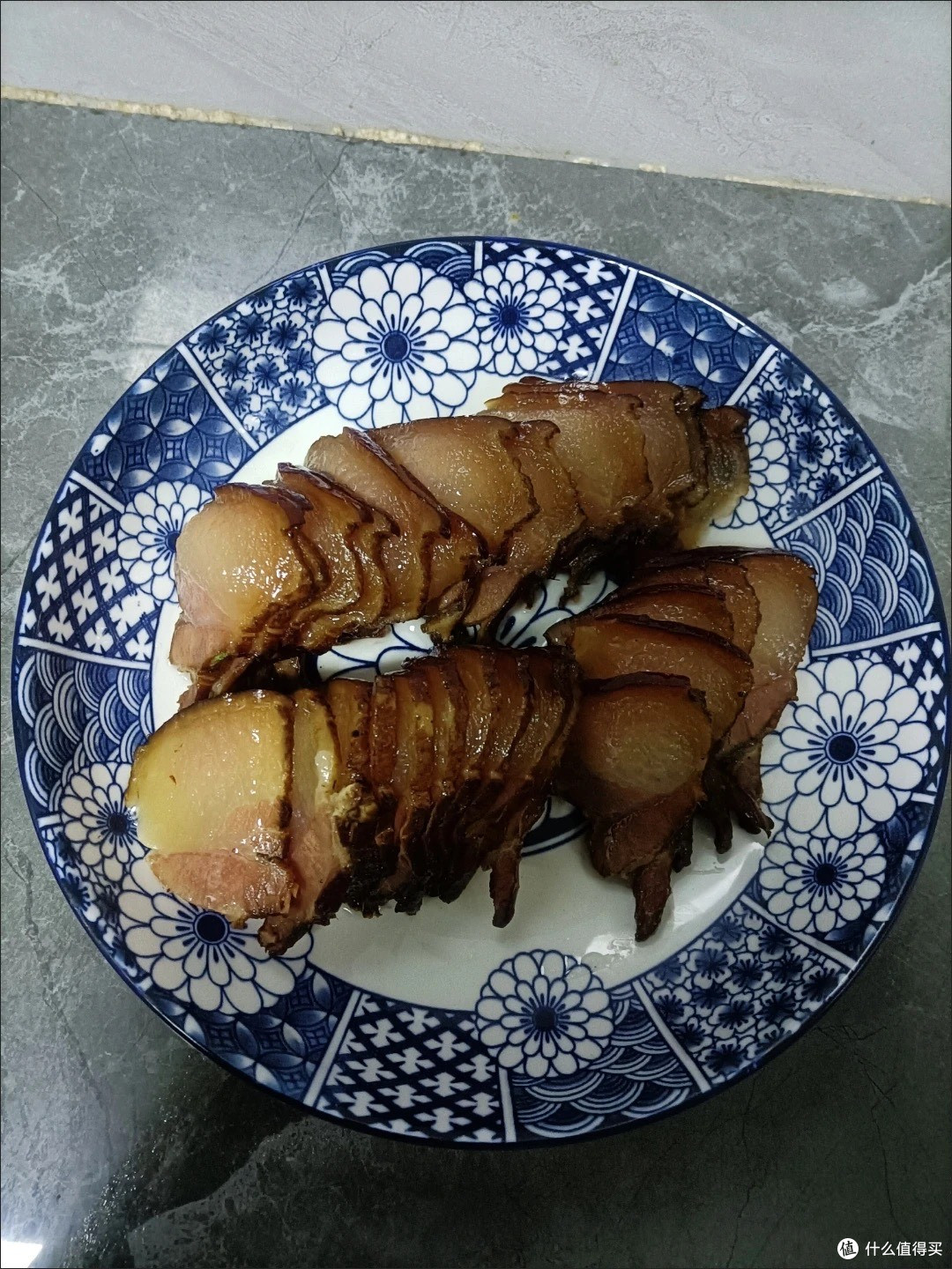 春日蕨菜炒腊肉的乡野滋味