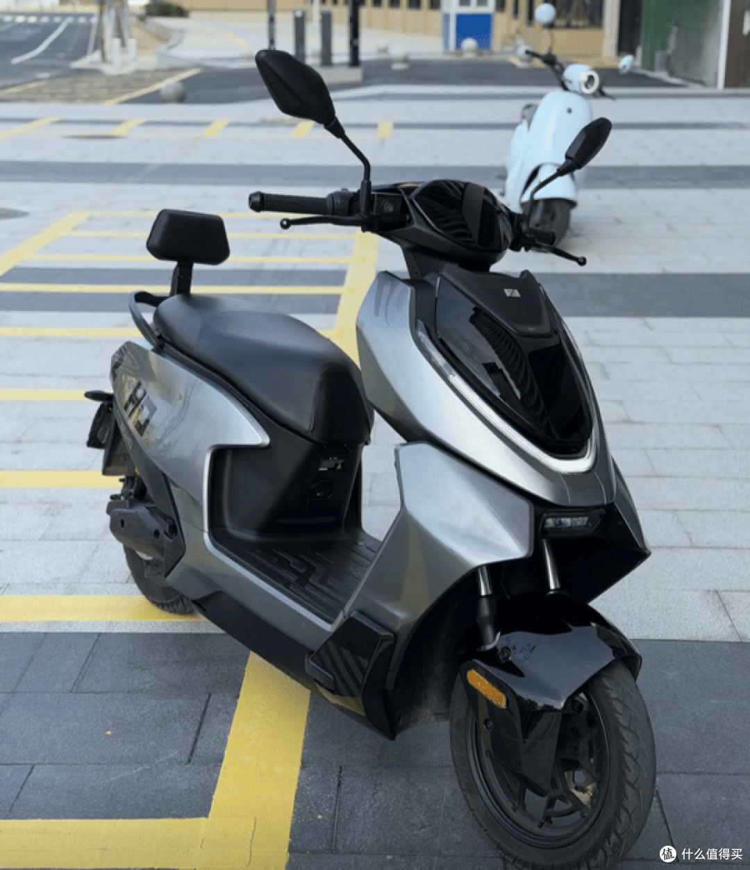 2026电摩圈迎来“大洗牌”？九号闪骑、小牛NX2代硬刚极核！_摩托车整车_
