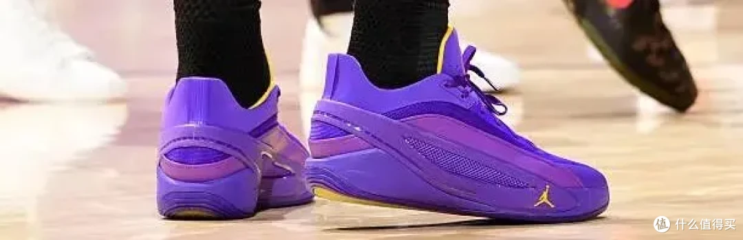 【NBA每日上脚】迪子的蓝色漆皮，时隔23年依旧骚到爆！