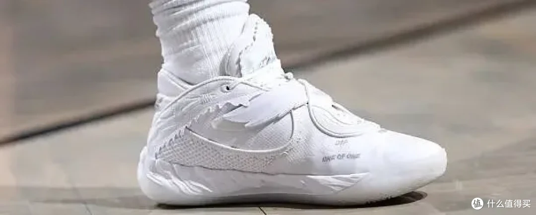 【NBA每日上脚】迪子的蓝色漆皮，时隔23年依旧骚到爆！