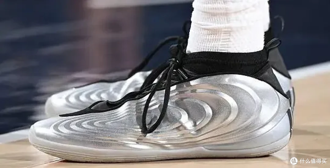 【NBA每日上脚】迪子的蓝色漆皮，时隔23年依旧骚到爆！