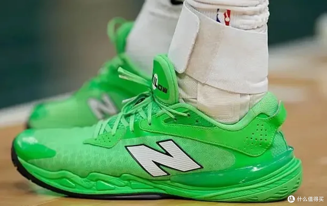 【NBA每日上脚】迪子的蓝色漆皮，时隔23年依旧骚到爆！