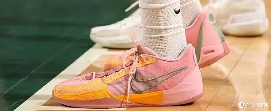 【NBA每日上脚】迪子的蓝色漆皮，时隔23年依旧骚到爆！