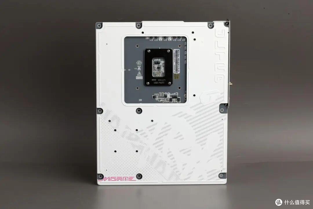酷睿Ultra5 250K PLUS测试,4颗核心、频率更高,有优化黑科技!