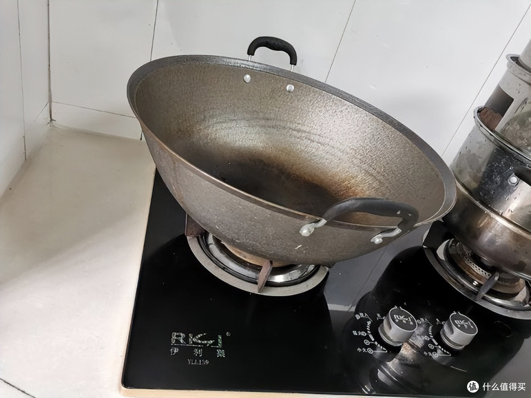 生铁锅与熟铁锅哪个好?哪个对身体好?不会选的话,建议先看看!