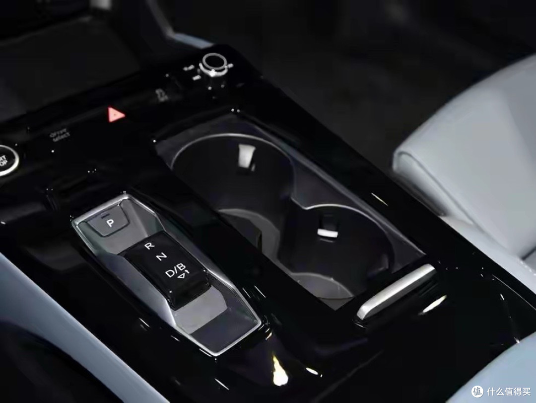 新奥迪A6L e-tron定档4月10日,封闭式格栅+分体大灯,20分钟快充