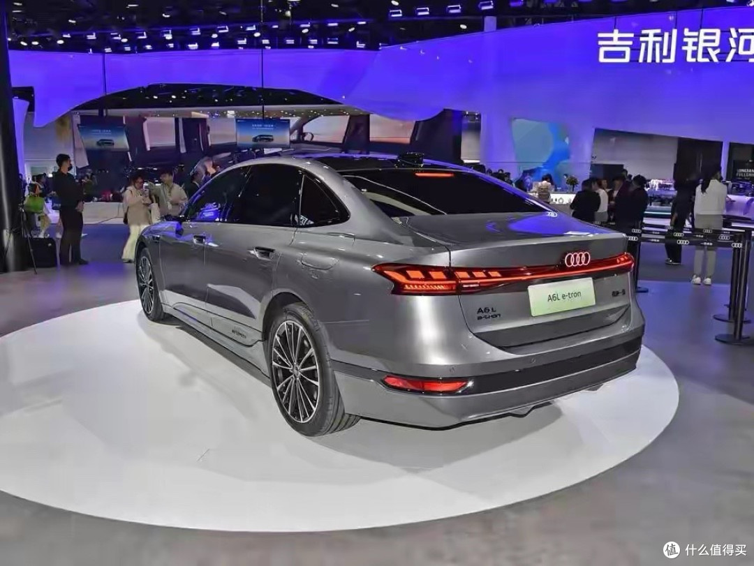 新奥迪A6L e-tron定档4月10日,封闭式格栅+分体大灯,20分钟快充