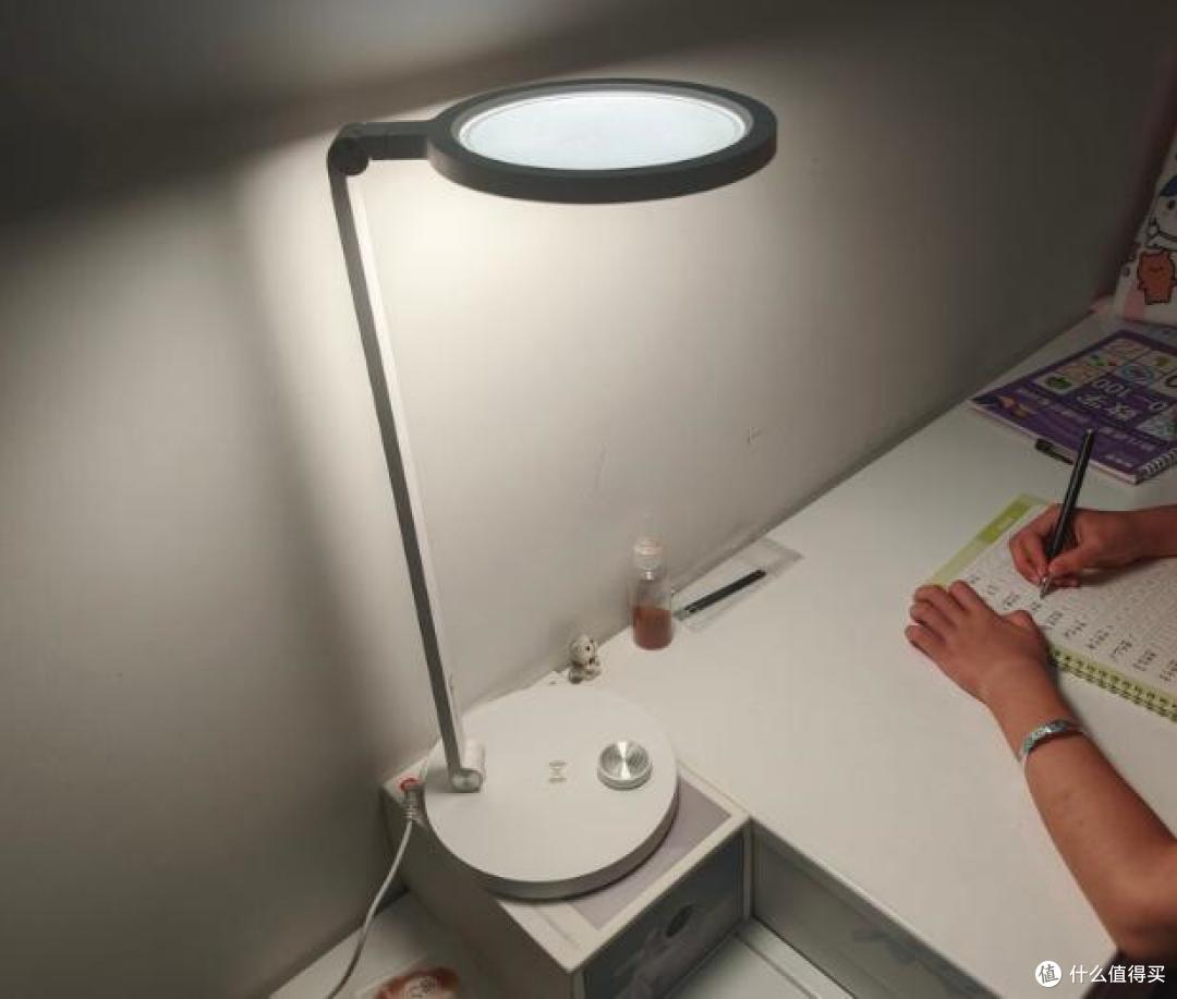 学生护眼台灯如何选择？专业指南与护眼灯十强品牌推荐