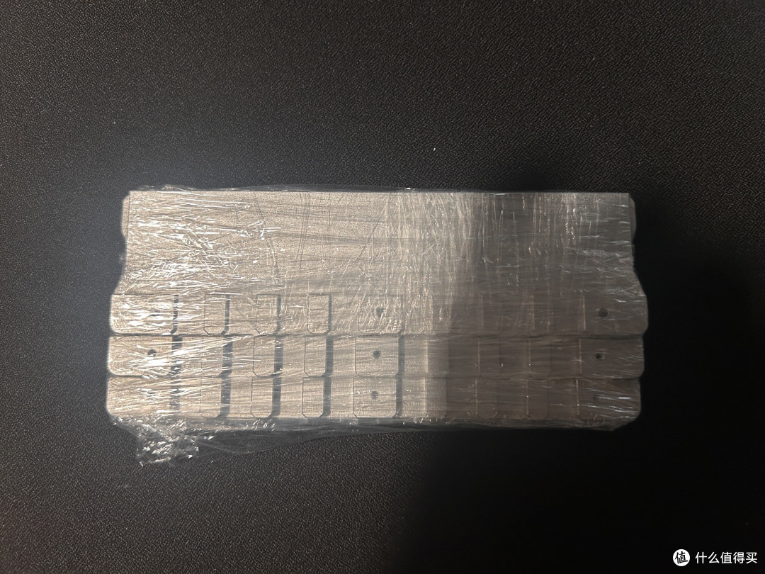 电脑内存条价格涨上天咱换马甲配合一下