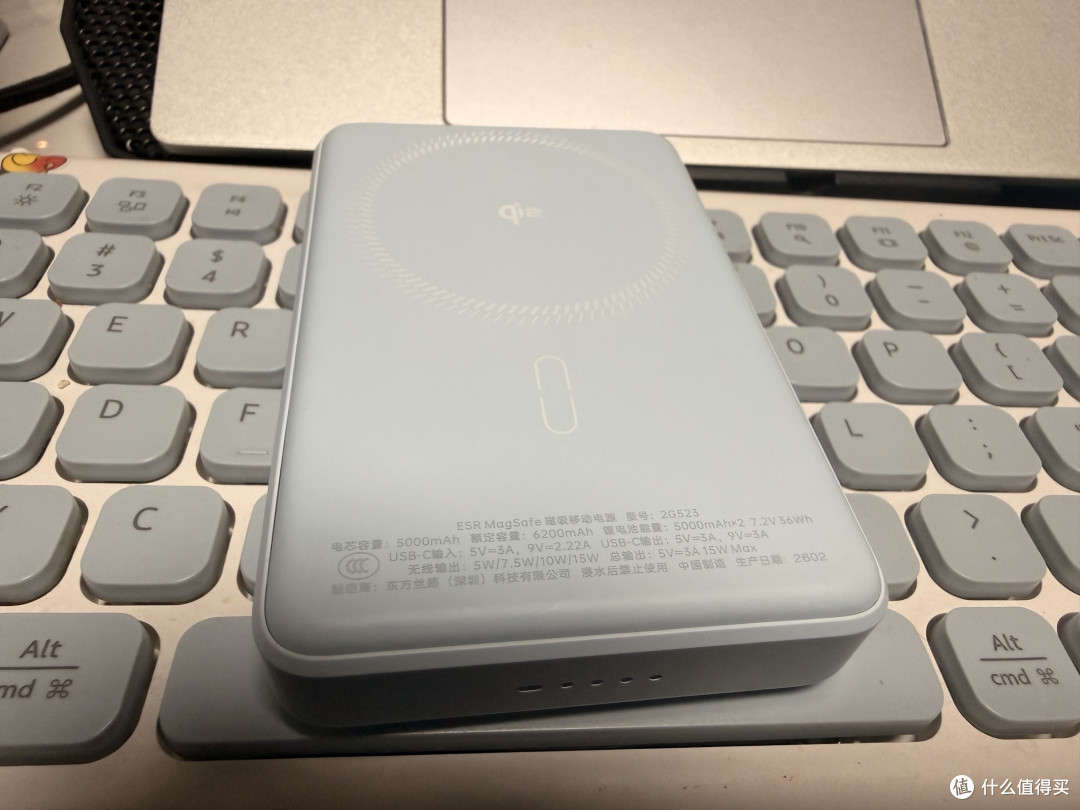 值得买?亿色Qi2磁吸无线充电宝,上手体验