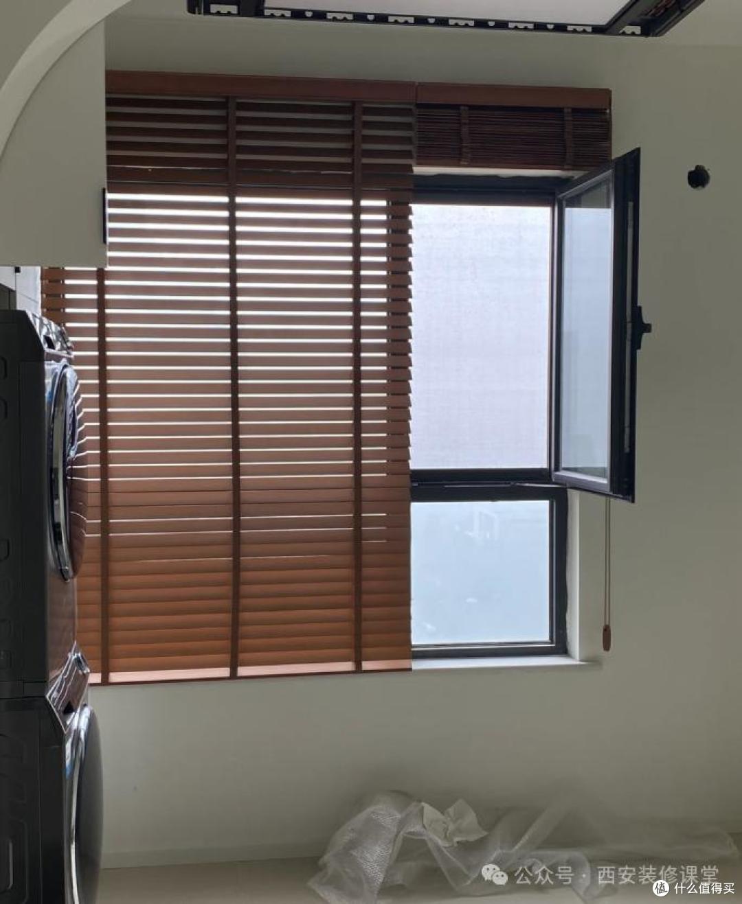 客厅与阳台窗帘别乱装,分清场景按需配,该挂该省不花冤枉钱