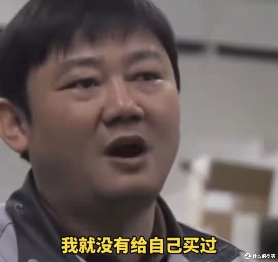 华为躺赢!张雪机车创始人无意透露,一台手机用5年,破了还能用