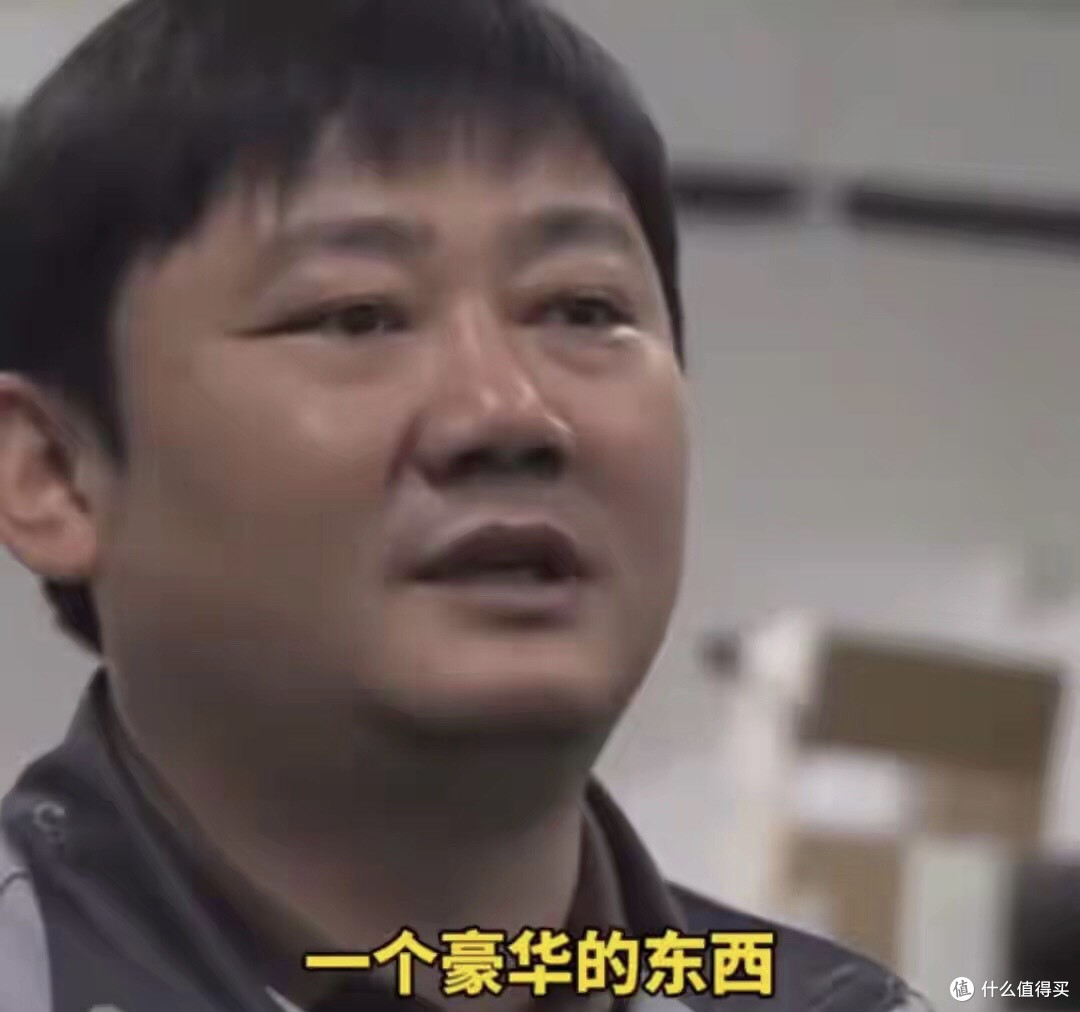 华为躺赢!张雪机车创始人无意透露,一台手机用5年,破了还能用